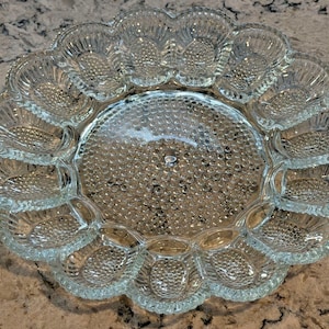 Plato/bandeja para huevos rellenos de cristal transparente con relieve de Indiana, estilo vintage, 11