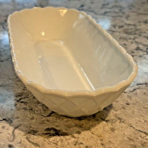 Vintage Indiana Glass Co. Milk Glass Pretzel Patterned Oval Serving Dish EUC 10&quot;