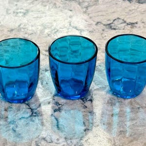 Set of 5 Vintage Aqua/Turquoise Blue Art Glass Shot Glasses 1 3/4&quot; Tall