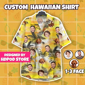 Puede incluir: Camisa hawaiana personalizada amarilla con un diseño tropical y caras. La camisa tiene una parte delantera abotonada y mangas cortas. El texto "CUSTOM HAWAIIAN SHIRT" está en la parte superior. El texto "DESIGNED BY HDPOD STORE" está en la parte inferior. La camisa puede tener 1-3 caras.