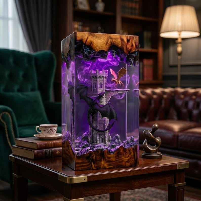 Lampada da notte a LED a forma di drago fantasy, realizzata a mano in resina, con castello di draghi, decorazione fantasy medievale, lampada da scrivania unica, regalo per gamer. immagine 6