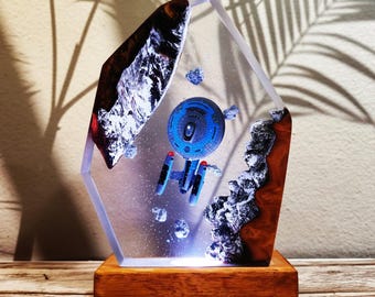 Spaceship Resin Lamp, Sci Fi LED Night Light, Galaxy Epoxy Lamp with Floating Space Design, Unique Desk Decor, Gift for Space Lovers