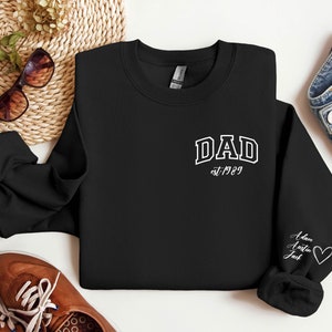 Custom Dad est Year Sweatshirt On Sleeve Personalized with Kids Name Fathers Day,Custom Father's Day Gift For New Dad Pregnancy Announcement