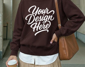 ギルダン 18000 ダークチョコレート スウェットシャツ モックアップ ダークチョコレート G180 女性モデル クルーネック セーター モックアップ、モダンでトレンディなライフスタイル ギルダン 18000