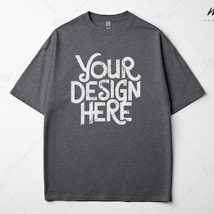 Op de afbeelding: Een donkergrijs T-shirt met een witte afbeelding met de tekst "Your Design Here".