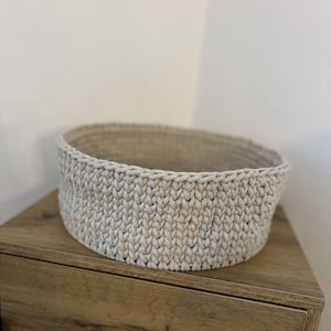 Crochet basket with wooden base in different colors and sizes