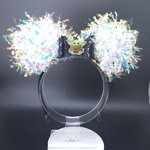 Orejas de Mickey Grogu, orejas iluminadas de Baby Yoda DisneyBound, diadema de ratón Mandoloriano, accesorio holográfico iridiscente de parque, regalo para ella