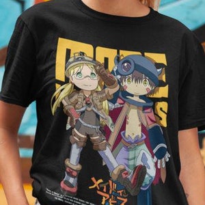 以下が含まれることがあります： 「メイドインアビス」のアニメキャラクター2人が描かれた黒いTシャツ。キャラクターはリコとレグで、並んで立っています。キャラクターの下には日本語で「メイドインアビス」と書いてあります。
