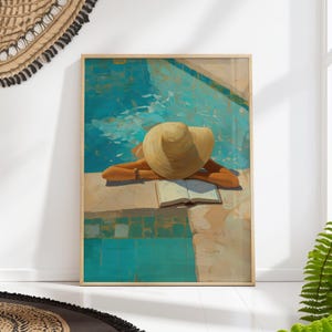 Könnte beinhalten: Ein gerahmter Kunstdruck zeigt eine Person, die sich an einem Pool entspannt. Die Person trägt einen Strohhut und stützt die Arme auf den Beckenrand, mit einem offenen Buch vor sich. Das Wasser ist ein leuchtendes Türkis, und das Kunstwerk hat eine warme, einladende Farbpalette.