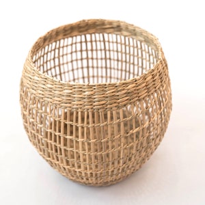 Set 2 Woven Seagrass Lanterns, Boho Wicker Lantern with Round Shape, Decorative Seagrass Candle Holders, Wicker Pendant Light
