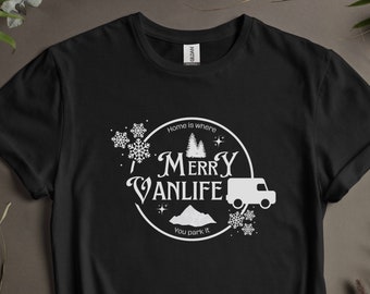 Camiseta navideña Vanlife, El hogar es donde lo estacionas, Camisa Van Life, Regalo de viaje, Aventura al aire libre, Camiseta unisex Softstyle Gildan 64000