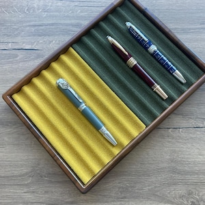 Vassoio portapenne in legno massello fatto a mano, portapenne in legno fatto a mano, elegante e funzionale, vassoio portapenne, portapenne da scrivania,