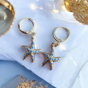 Boucles d'oreilles doré à l’or fin 18 K avec Zircons bleu "Étoiles de mer Fines" – 繊細で繊細な繊細な繊細さ –