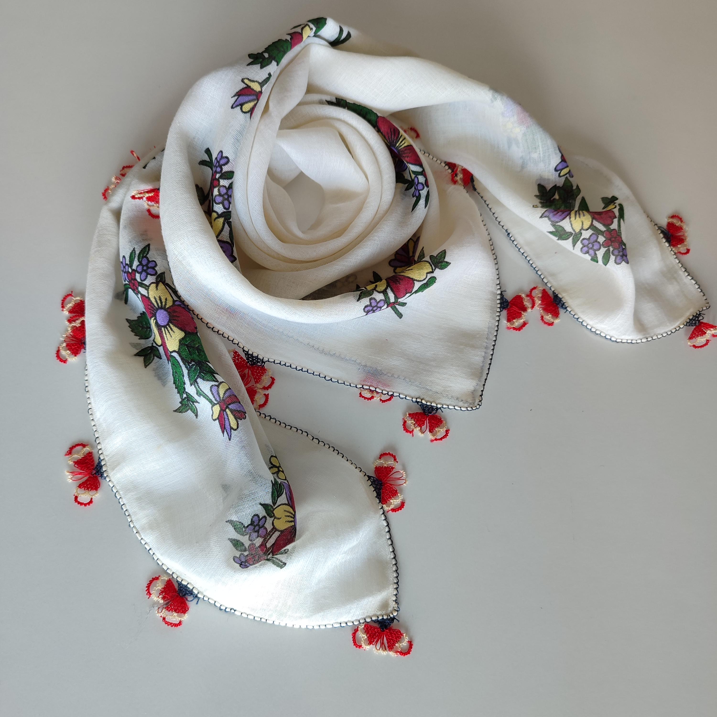 Vintage Floral Headscarf: 70s Turkish Needle Lace İğne Oyası