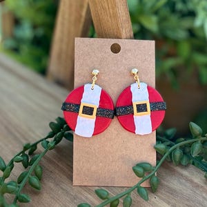 Orecchini natalizi in argilla polimerica con cintura di Babbo Natale fatti a mano / (ipoallergenici)