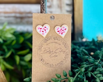 Pendientes de corazón de galleta hechos a mano: aretes de arcilla polimérica hipoalergénicos