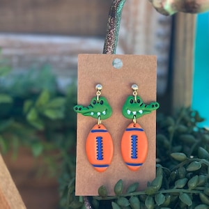 Pendientes de arcilla polimérica hechos a mano con el logo de los Florida Gators