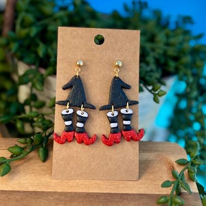 Handgemaakte polymeerklei boze heks schoenoorbellen: Halloween-oorbellen