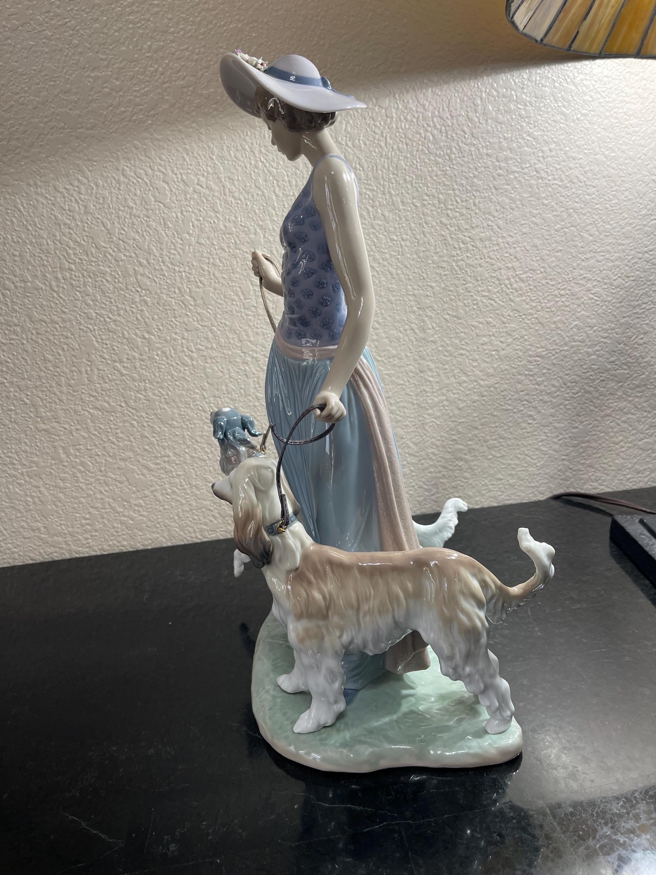 Lladro Elegant Promenade 16”figurine 5802 Woman With Dogs Glossy