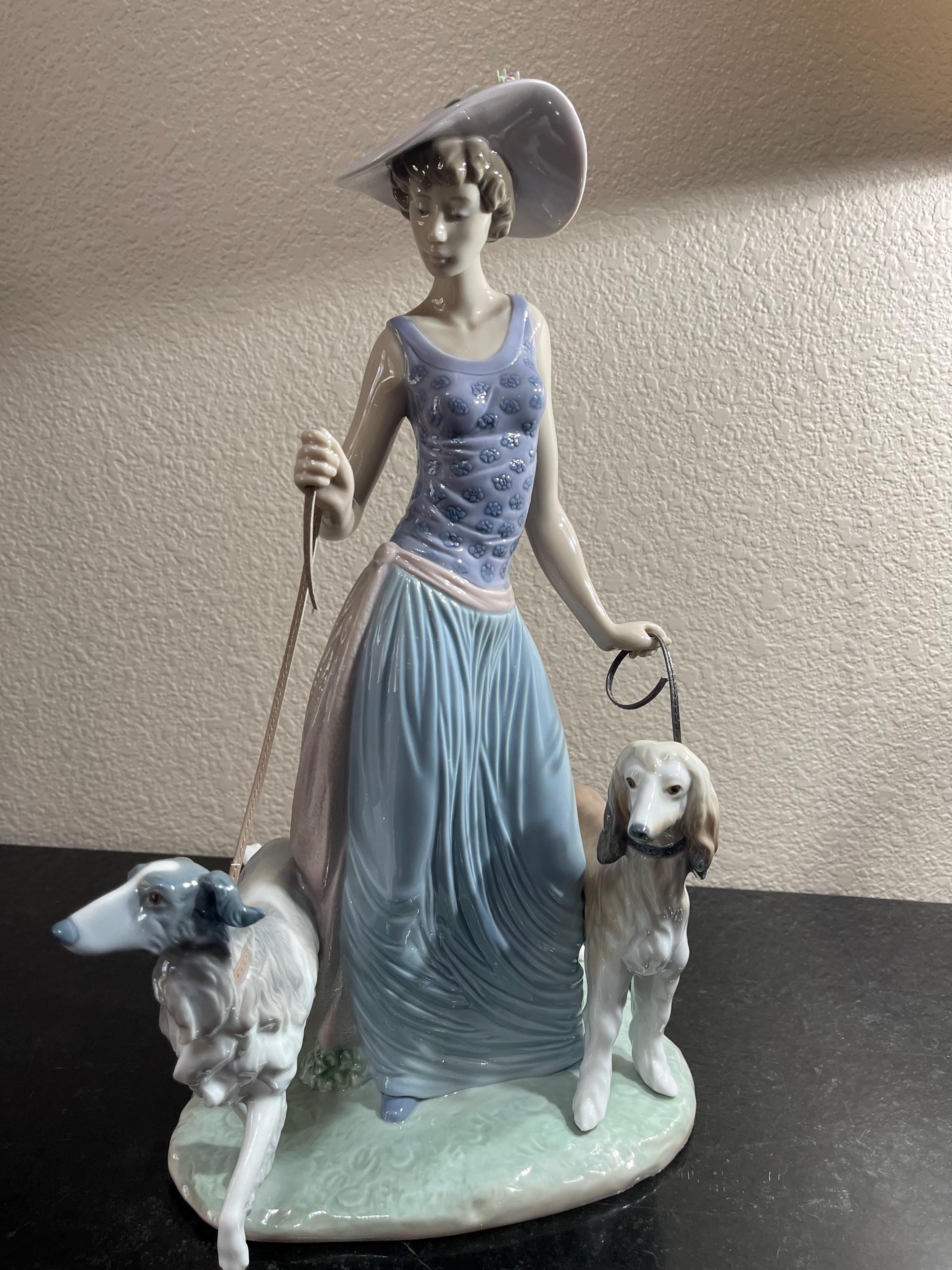 Lladro Elegant Promenade 16”figurine 5802 Woman With Dogs Glossy