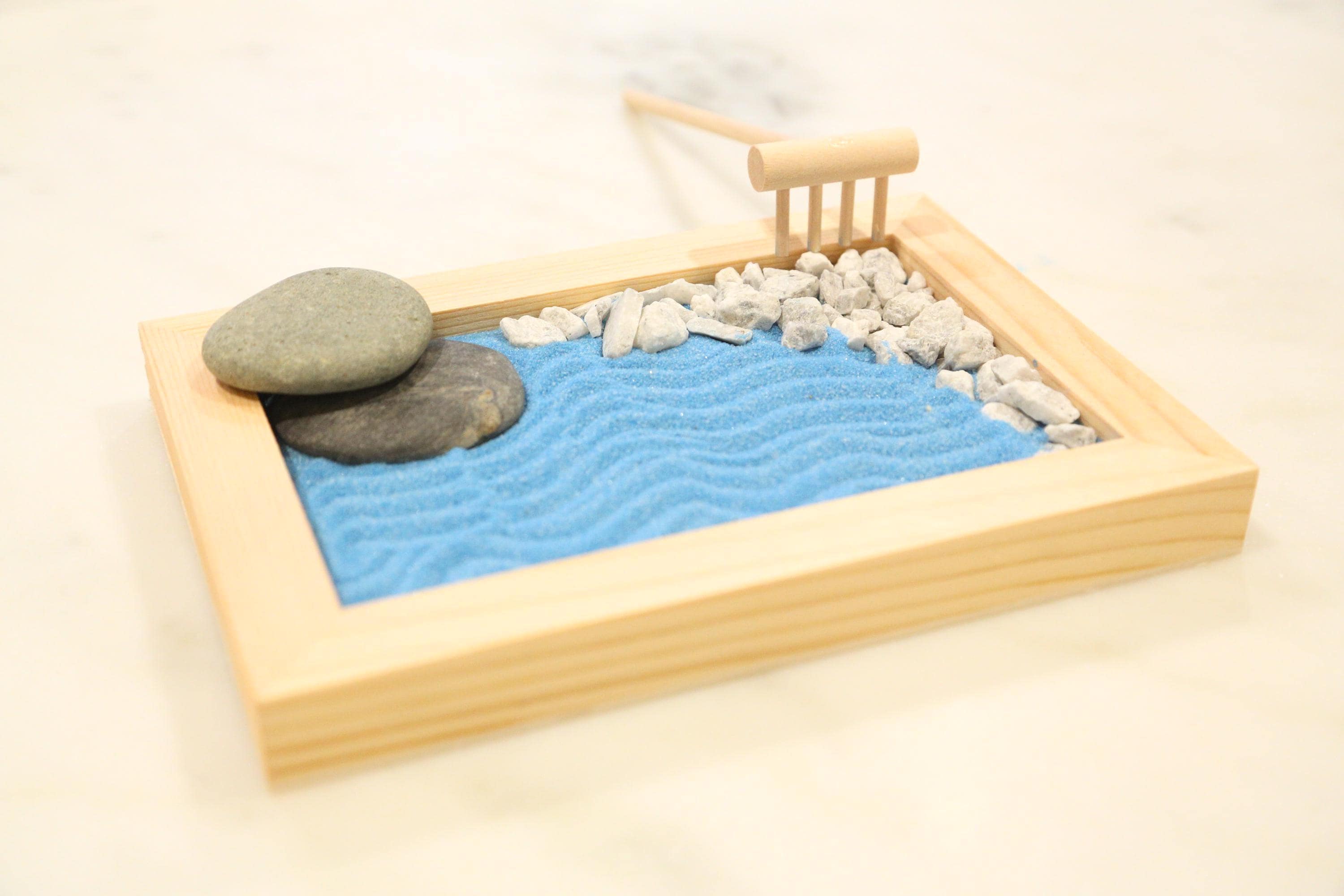 Jardin zen en bois Ocean Waves | Décoration minimaliste de jardin avec sable de table