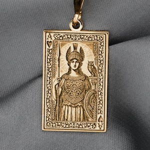 Athena Herz Ass-Halskette - Göttin der Weisheit & Krieg Anhänger, mythischer Stärke Charm, antikes griechisches Pokerkarten-Amulett, Symbol der Stärke