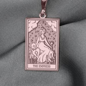Colar de Tarô da Imperatriz – Pingente dos Arcanos Maiores, Símbolo Feminino Divino, Amuleto de Amor e Abundância, Joia de Tarô para Fertilidade e Criatividade