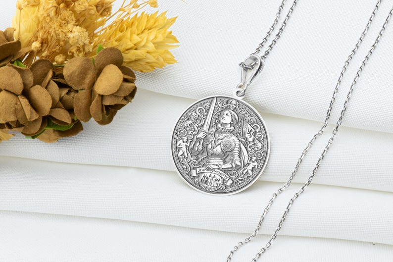 Jeanne Hachette Necklace – French Heroine Pendant, Symbol of Resistance & Courage Talisman, Feminine Strength Charm, Historic Power Amulet