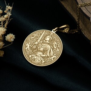 Jeanne Hachette Necklace – French Heroine Pendant, Symbol of Resistance & Courage Talisman, Feminine Strength Charm, Historic Power Amulet