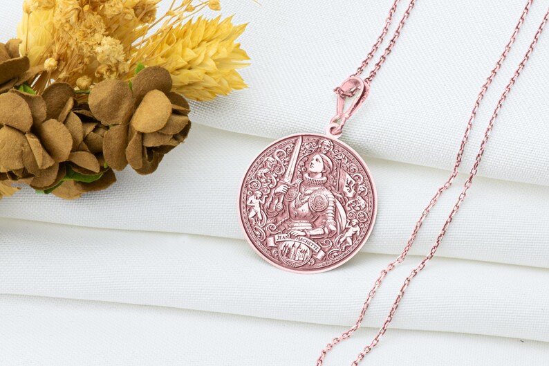 Jeanne Hachette Necklace – French Heroine Pendant, Symbol of Resistance & Courage Talisman, Feminine Strength Charm, Historic Power Amulet