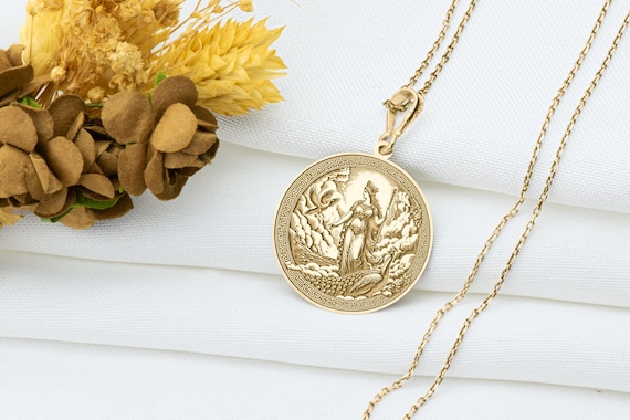 Hera Pendant Necklace Hera Pendant Necklace