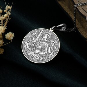 Jeanne Hachette Necklace – French Heroine Pendant, Symbol of Resistance & Courage Talisman, Feminine Strength Charm, Historic Power Amulet