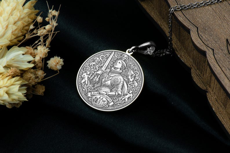 Jeanne Hachette Necklace – French Heroine Pendant, Symbol of Resistance & Courage Talisman, Feminine Strength Charm, Historic Power Amulet