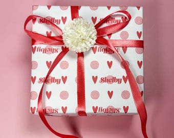 Personalisiertes Liebesgeschenkpapier: Romantische Herzen & Namen