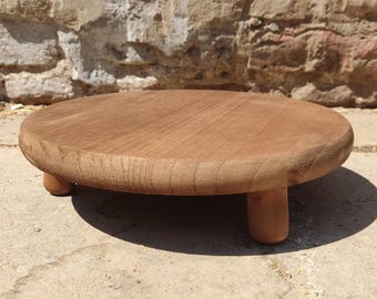 Hocker Smello mit drei Beinen Holz Palownia braun Natur flach