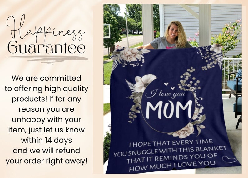 Puede incluir: Una manta de franela azul marino con un dise&ntilde;o floral blanco y el texto "I love you MOM" en un c&iacute;rculo. La manta tambi&eacute;n tiene el texto "Espero que cada vez que te acurruques con esta manta, te recuerde cu&aacute;nto te amo".