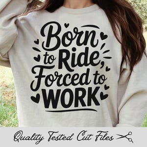 Conception de T-shirt équestre Svg drôle de cheval né pour monter Svg équitation Png texte clipart cheval pour découpe Cricut ou sublimation