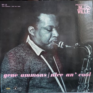 Op de afbeelding: Een zwart-wit albumhoes met een man die saxofoon speelt. De albumtitel is "Gene Ammons - Nice An' Cool" en het platenlabel is "Prestige Moodsville".