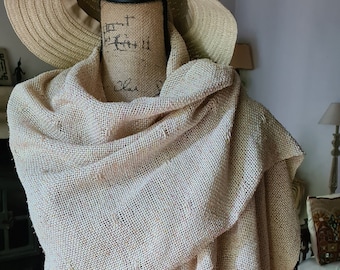 Chal de verano o entretiempo, encantador y chic, caída ligera perfecta, color crema muy ligeramente rosado en 100% algodón