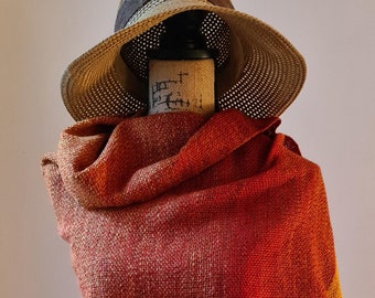 Hermoso Chal de Alpaca y Merino, Luminoso, inspirado en los suntuosos atardeceres de Guatemala