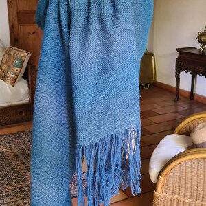 Chal tradicional, tejido "con un palo" sobre un peine, hecho a mano, lana muy suave, cálida y ligera, azul bereber, ¡magnífico! imagen 2