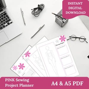 Puede incluir: Un planificador de proyectos de costura digital en formatos PDF A4 y A5 con gráficos de flores rosas y grises, un contorno de maniquí y secciones para muestras de tela, junto a una computadora portátil, bolígrafos y anteojos.