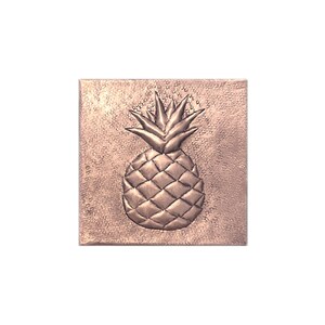 Azulejo de abacaxi em cobre martelado: decoração de parede feita à mão