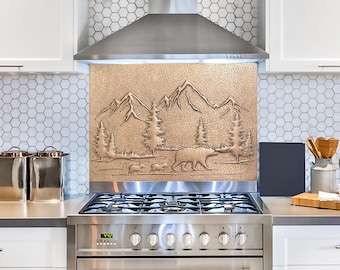 Salpicadero de oso de cobre martillado: Arte de pared rústico de cabaña de montaña