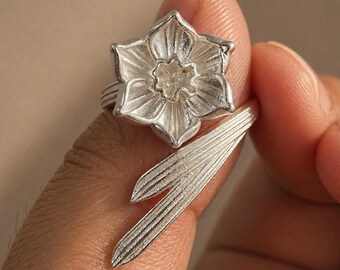 Silver Daffodil Ring, Narcissus Flower Ring, Adjustable Botanical Statement Ring, Sculptural Spring Jewelry, Garden Lover Gift for Her