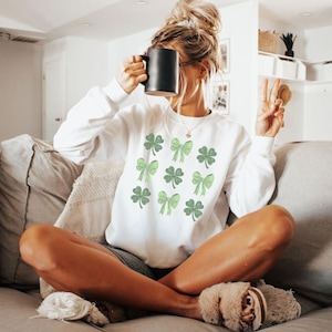 Coquette Saint-Patrick, grille png, trèfle coquette, chemise Lucky vibe, trèfle à noeuds coquette, trèfle à carreaux png, saint paddy png, chemise irlandaise pour enfants