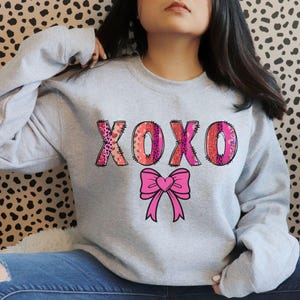 XOXO-penseel png, coquette valentijn, hartenstrik coquette, penseelstreek coquette, penseelstreek hart, xoxo-trui, xoxo galentine-shirt, xoxo png