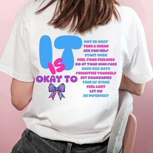 Vous pouvez porter png, tee-shirt anxieux, prendre une pause chemise, lâcher prise, être une chemise imparfaite, ressentir vos sentiments, santé mentale png, menty b