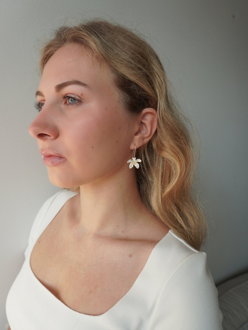 Sterling silver jasmine hook earrings, Hook-on silver flower earrings, Wedding earrings, Jasmine Floral Jewelry, Mother's day earrings afbeelding 1