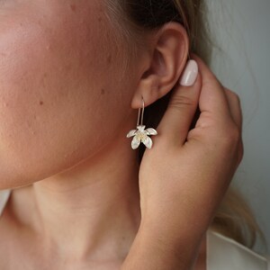 Sterling silver jasmine hook earrings, Hook-on silver flower earrings, Wedding earrings, Jasmine Floral Jewelry, Mother's day earrings afbeelding 3